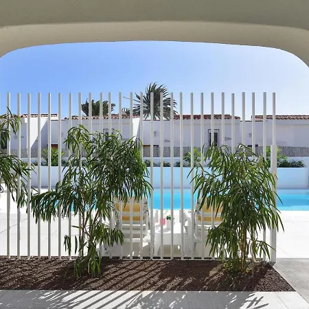 Holiday home Wall - *